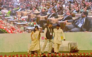 ram-charan-grooves-to-rrr-oscarwinning-song-naatu-naatu-with-south-korea-ambassador-at-g20-summit-in-srinagar